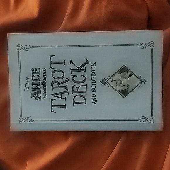Alice in Wonderland Tarot Cards - Picture 3 of 4